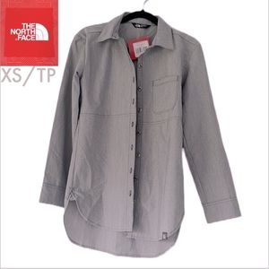 The North Face XS / TP button down long sleeve Shirt shade of grey